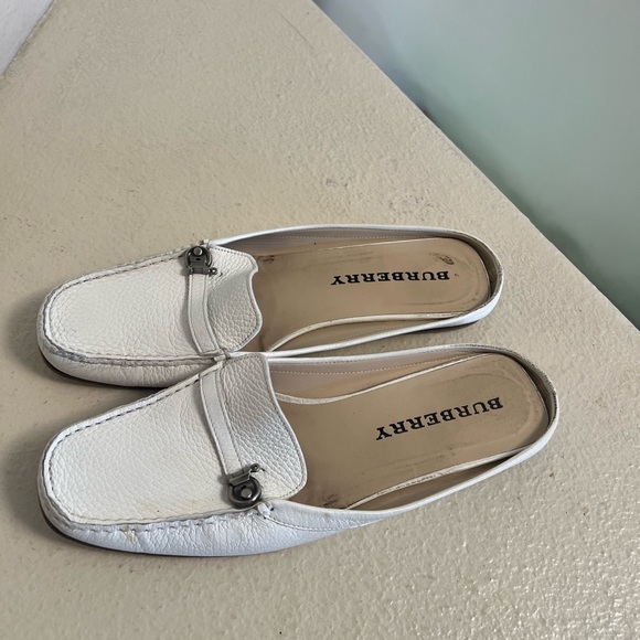 Burberry White Pebble Leather Mules Loafers Clogs Slip-on Slippers. Size 9 - Picture 1 of 11